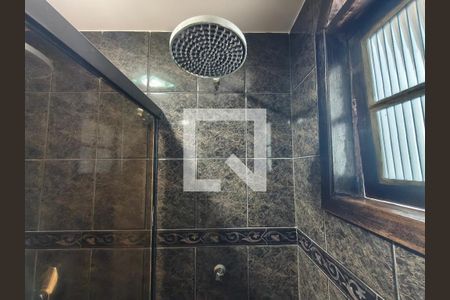 Banheiro social de casa de condomínio para alugar com 3 quartos, 350m² em Taquara, Rio de Janeiro