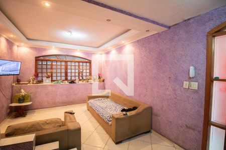 SALA DE ESTAR de casa à venda com 3 quartos, 300m² em Vila Vitorio Mazzei, São Paulo