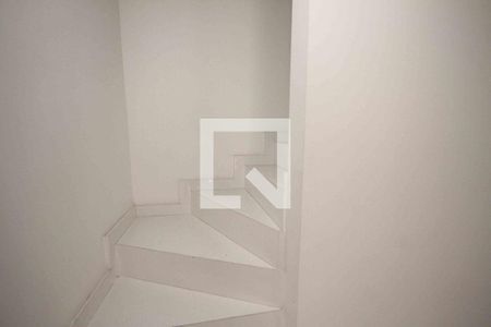 Escada de casa para alugar com 2 quartos, 70m² em São Lucas, São Paulo