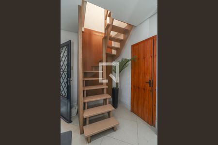 Escada de casa à venda com 2 quartos, 150m² em Alto Petrópolis, Porto Alegre