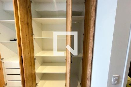 Sala/Quarto de apartamento à venda com 1 quarto, 27m² em Pinheiros, São Paulo