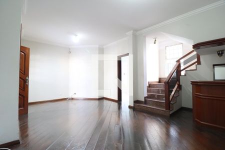 Sala de casa para alugar com 4 quartos, 200m² em Santa Mônica, Uberlândia