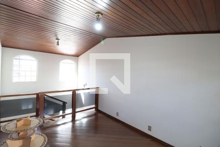 Sala 2 de casa para alugar com 4 quartos, 200m² em Santa Mônica, Uberlândia