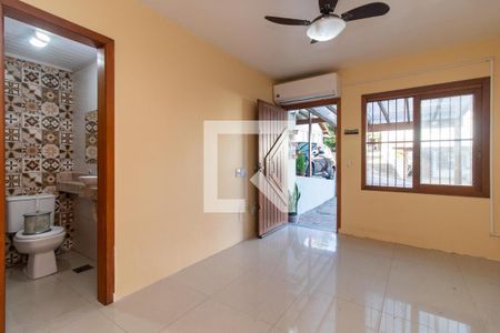 Sala de casa de condomínio para alugar com 2 quartos, 95m² em Ipanema, Porto Alegre