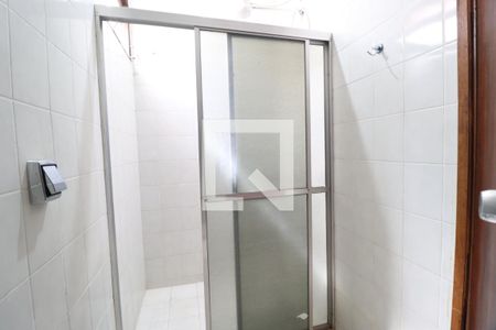 Banheiro Social 1 de casa para alugar com 3 quartos, 431m² em Umuarama, Uberlândia