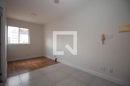 Sala de apartamento à venda com 1 quarto, 34m² em Qn 505, Brasília