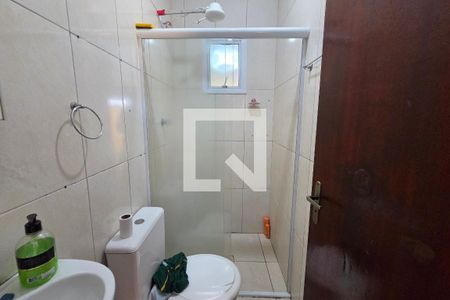 Banheiro de casa para alugar com 2 quartos, 55m² em Vila Antartica, Praia Grande