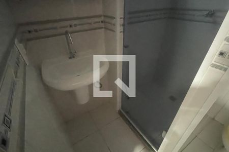 Banheiro de casa para alugar com 2 quartos, 90m² em Jardim Vinte E Cinco de Agosto, Duque de Caxias