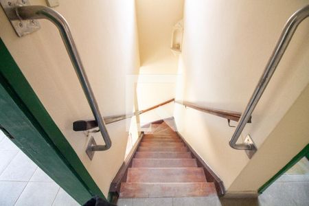Escada de casa para alugar com 3 quartos, 100m² em Vila Cordeiro, São Paulo