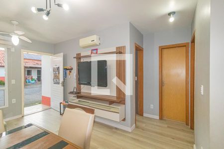 Sala de casa de condomínio à venda com 2 quartos, 60m² em Olaria, Canoas