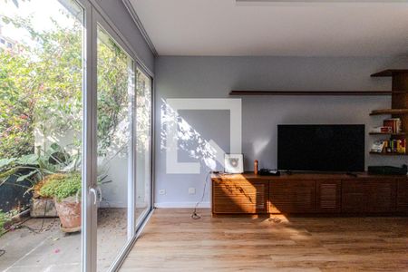Sala de TV de apartamento à venda com 3 quartos, 194m² em Vila Buarque, São Paulo