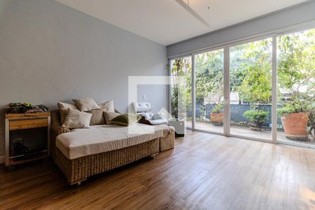Sala de TV de apartamento à venda com 3 quartos, 194m² em Vila Buarque, São Paulo