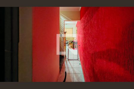 Corredor de casa para alugar com 3 quartos, 130m² em Jardim Sabara, São Paulo