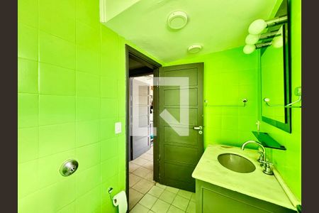 Banheiro  de apartamento à venda com 1 quarto, 48m² em Jardins, São Paulo