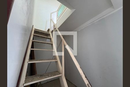 Escada de casa à venda com 4 quartos, 130m² em Anhangüera, Goiânia