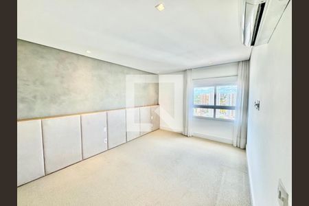 Apartamento à venda com 3 quartos, 213m² em Cambuí, Campinas