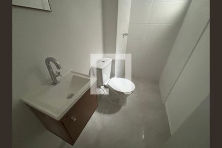 Banheiro social de apartamento à venda com 1 quarto, 30m² em Cidade Antônio Estêvão de Carvalho, São Paulo