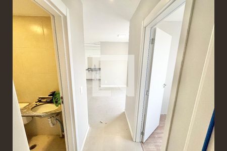 Corredor de apartamento para alugar com 2 quartos, 50m² em Vila Hebe, São Paulo