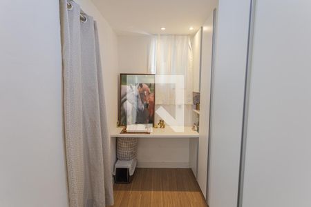 Closet da Suíte de apartamento à venda com 2 quartos, 61m² em Sagrada Família, Belo Horizonte