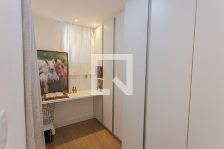 Closet da Suíte de apartamento à venda com 2 quartos, 61m² em Sagrada Família, Belo Horizonte