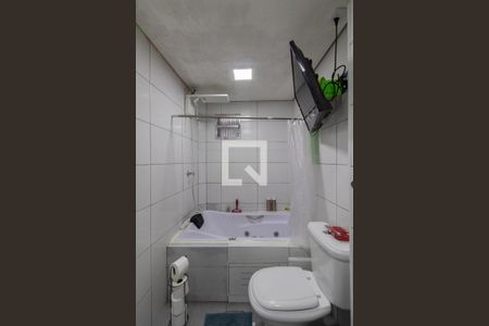 Banheiro Suíte de casa à venda com 4 quartos, 100m² em Conjunto Residencial José Bonifácio, São Paulo