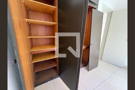 Quarto 1 - Armários de apartamento para alugar com 2 quartos, 60m² em Setor Bueno, Goiânia