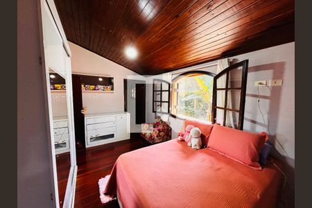 Suíte 1 de casa à venda com 4 quartos, 500m² em Portal da Serra, Barueri