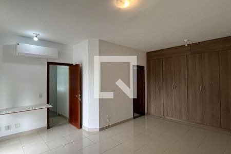Suite de casa para alugar com 3 quartos, 166m² em Ponta da Praia, Santos