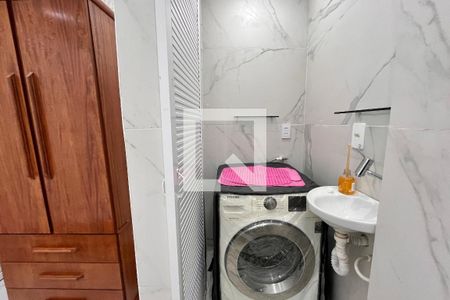 Banheiro  de kitnet/studio para alugar com 1 quarto, 20m² em Leblon, Rio de Janeiro