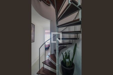 Corredor de apartamento para alugar com 2 quartos, 98m² em Menino Deus, Porto Alegre
