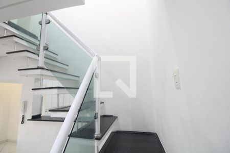 Escada de casa para alugar com 2 quartos, 100m² em Vila Arriete, São Paulo