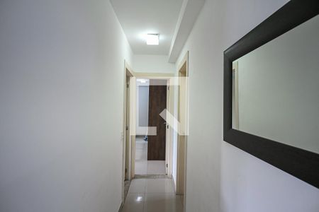 Corredor de apartamento à venda com 2 quartos, 63m² em Chácara Agrindus, Taboão da Serra
