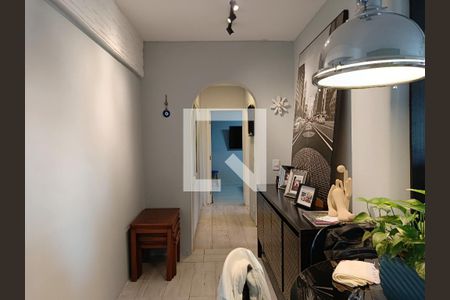Corredor de apartamento à venda com 2 quartos, 68m² em Vila Madalena, São Paulo