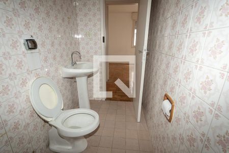 Banheiro de apartamento para alugar com 2 quartos, 64m² em Floresta, Porto Alegre