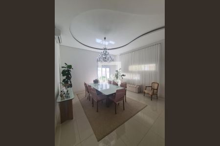 Casa à venda com 4 quartos, 272m² em Swiss Park, Campinas