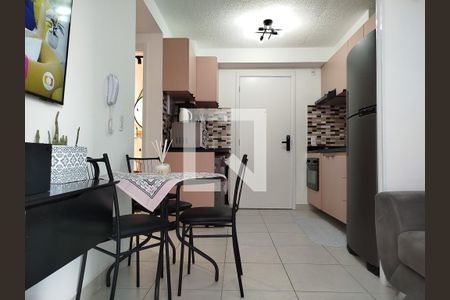 Sala e cozinha de apartamento para alugar com 2 quartos, 34m² em Guaiauna, São Paulo