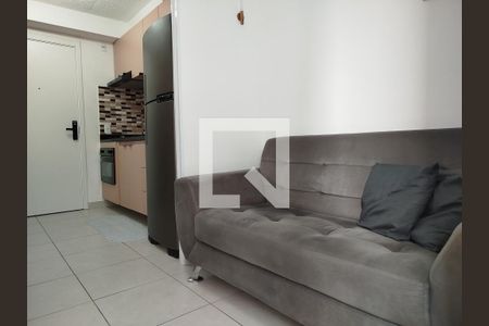 Sala e cozinha de apartamento para alugar com 2 quartos, 34m² em Guaiauna, São Paulo