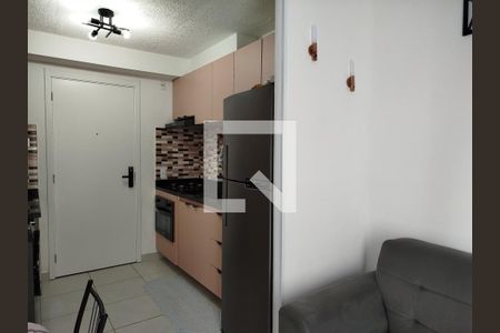 Sala e cozinha de apartamento para alugar com 2 quartos, 34m² em Guaiauna, São Paulo