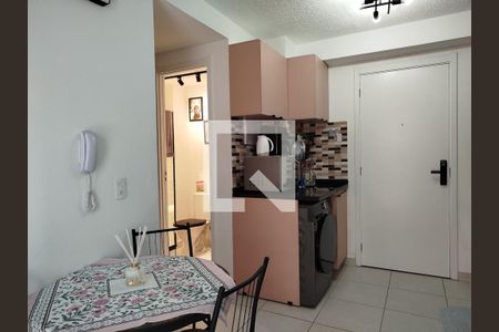 Sala e cozinha de apartamento para alugar com 2 quartos, 34m² em Guaiauna, São Paulo