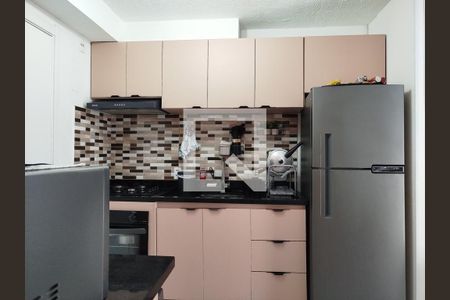 Sala e cozinha de apartamento para alugar com 2 quartos, 34m² em Guaiauna, São Paulo