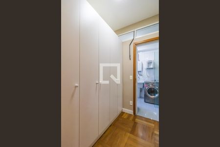Roupeiro Corredor de apartamento à venda com 2 quartos, 101m² em Tamboré, Barueri