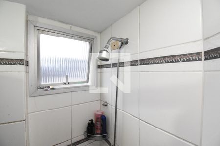 Banheiro de apartamento para alugar com 2 quartos, 54m² em Centro, Curitiba