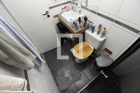 Banheiro de apartamento para alugar com 2 quartos, 54m² em Centro, Curitiba