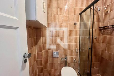Banheiro  de apartamento à venda com 1 quarto, 34m² em Leme, Rio de Janeiro