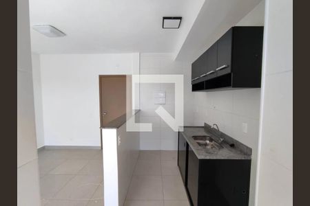 Cozinha de apartamento para alugar com 2 quartos, 58m² em Jaraguá, Uberlândia