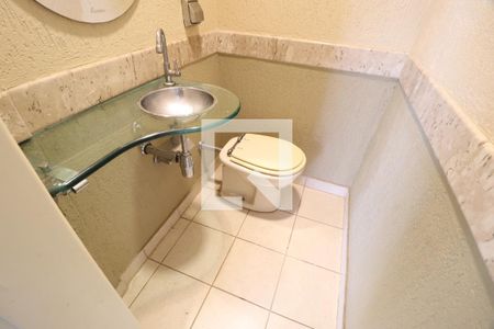 Lavabo de apartamento para alugar com 4 quartos, 122m² em Saraiva, Uberlândia