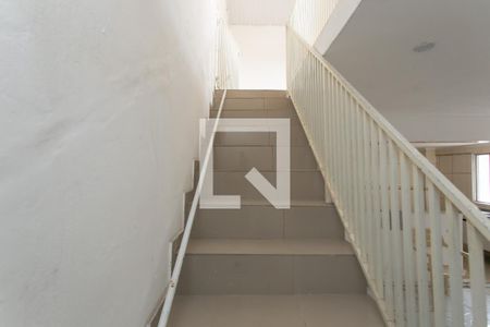 Escada  de casa para alugar com 1 quarto, 150m² em Vila Carmosina, São Paulo