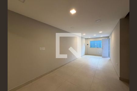 Sala de casa de condomínio para alugar com 3 quartos, 170m² em Taquara, Rio de Janeiro