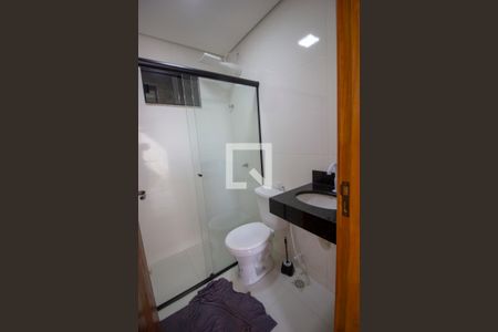Banheiro de apartamento à venda com 2 quartos, 65m² em Setor Habitacional Vicente Pires, Brasília