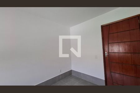 Sala de casa para alugar com 1 quarto, 40m² em Bento Ribeiro, Rio de Janeiro